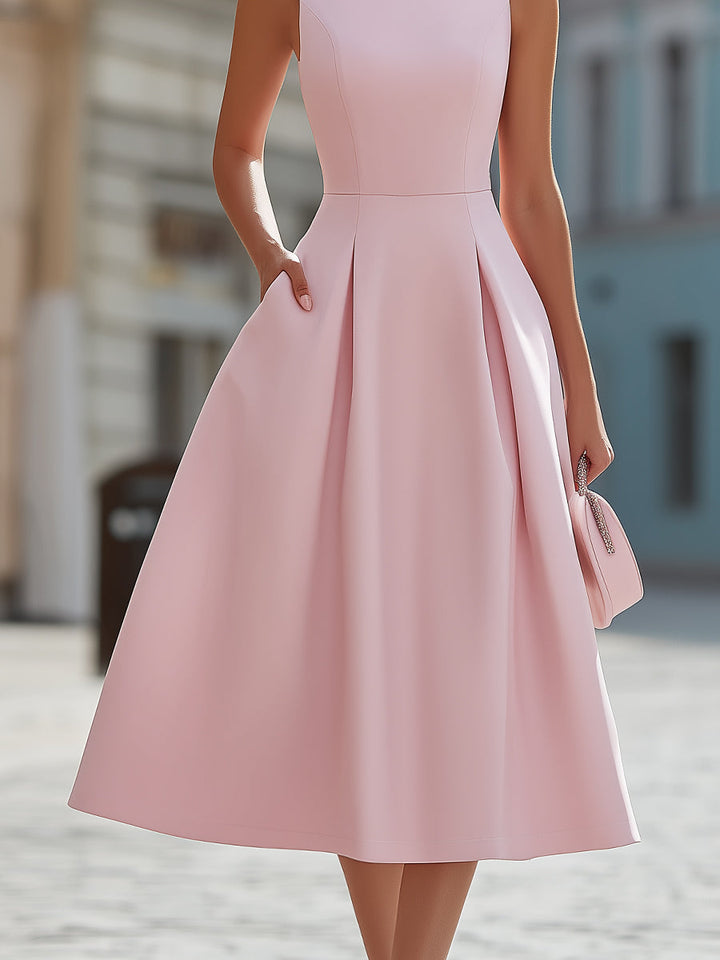 Elegancka bezrękawnikowa sukienka midi z kryształowym dekoltem w fasonie fit & flare