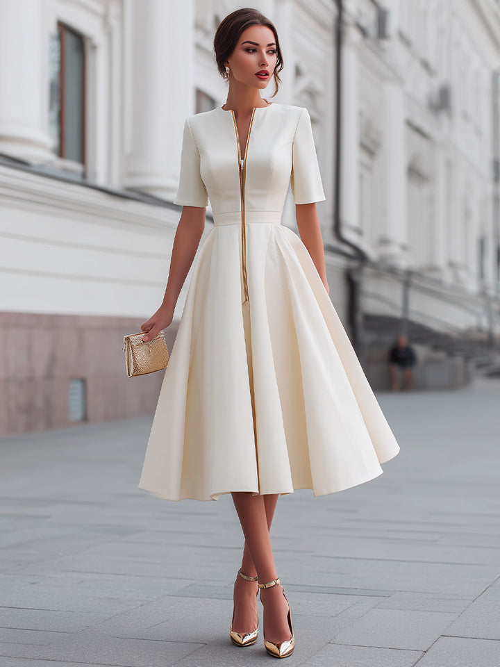 Sukienka midi z krótkim rękawem i zamkiem z przodu w fasonie fit and flare